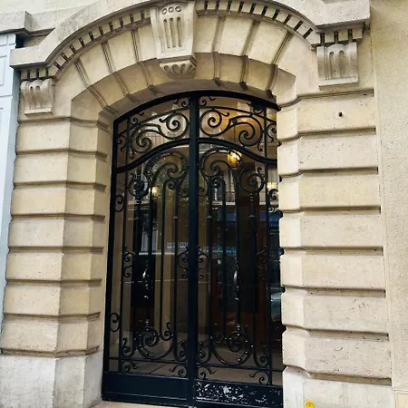 Le Felix - Proche Metro, Tous Commerces Paris
